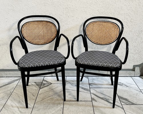 Ein set thonet - ein, 2